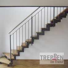 Metalltreppe mit Holzstufen