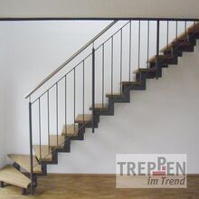 Metalltreppe mit Holzstufen