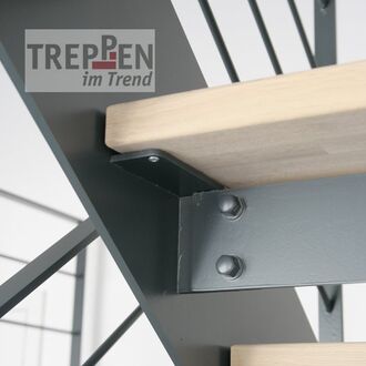 Metalltreppe mit Holzstufen