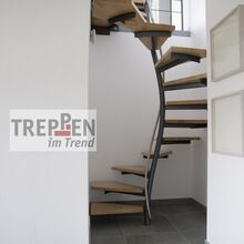 Metalltreppe mit Holzstufen