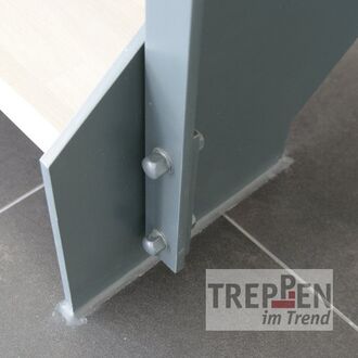 Metalltreppe mit Holzstufen